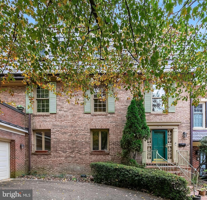 Under Contract $1,025,000