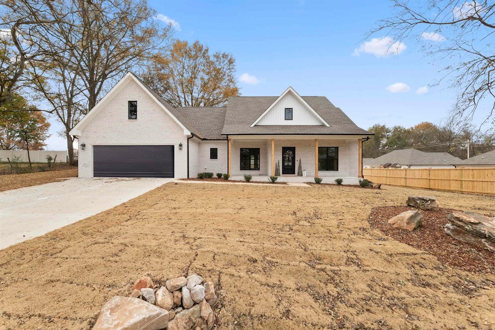 102 King St, Muscle Shoals, AL 35661 - photo 1