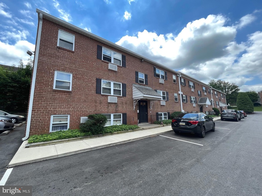 1 Radnor Dr unit F2, Newtown Square, PA 19073 - photo 1