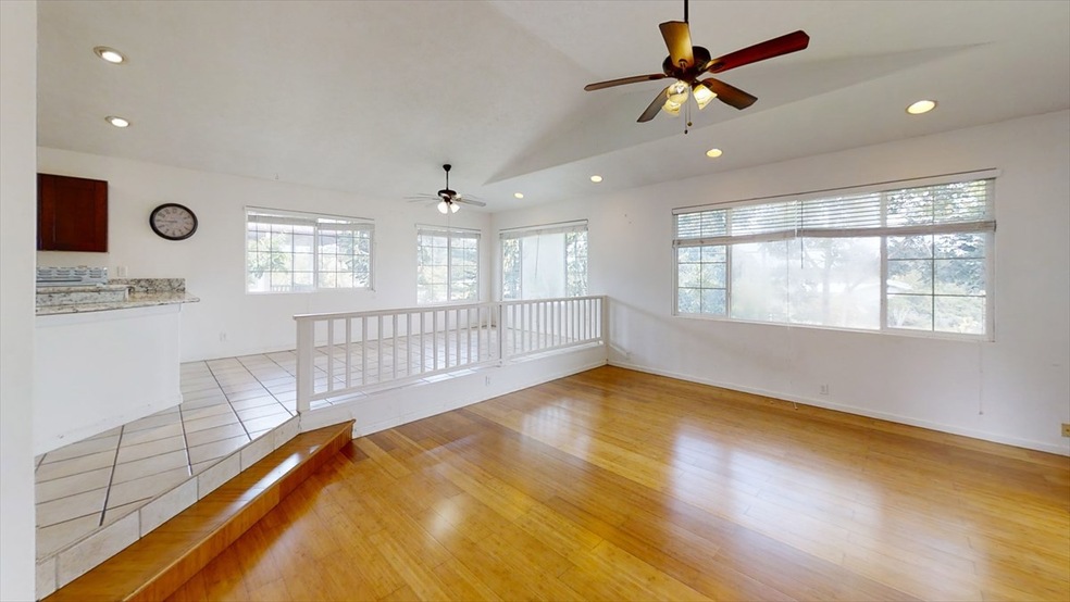 2566 Kilauea Ave unit B, Hilo, HI 96720 - photo 1