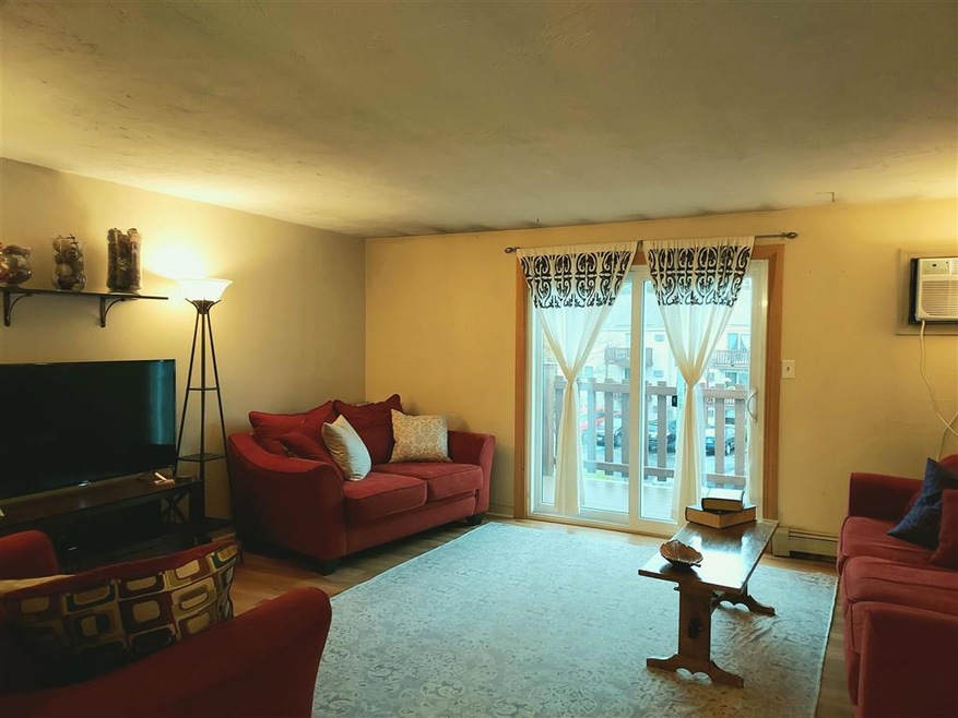 215 Circle Rd unit 12, Manchester, NH 03103 - photo 1