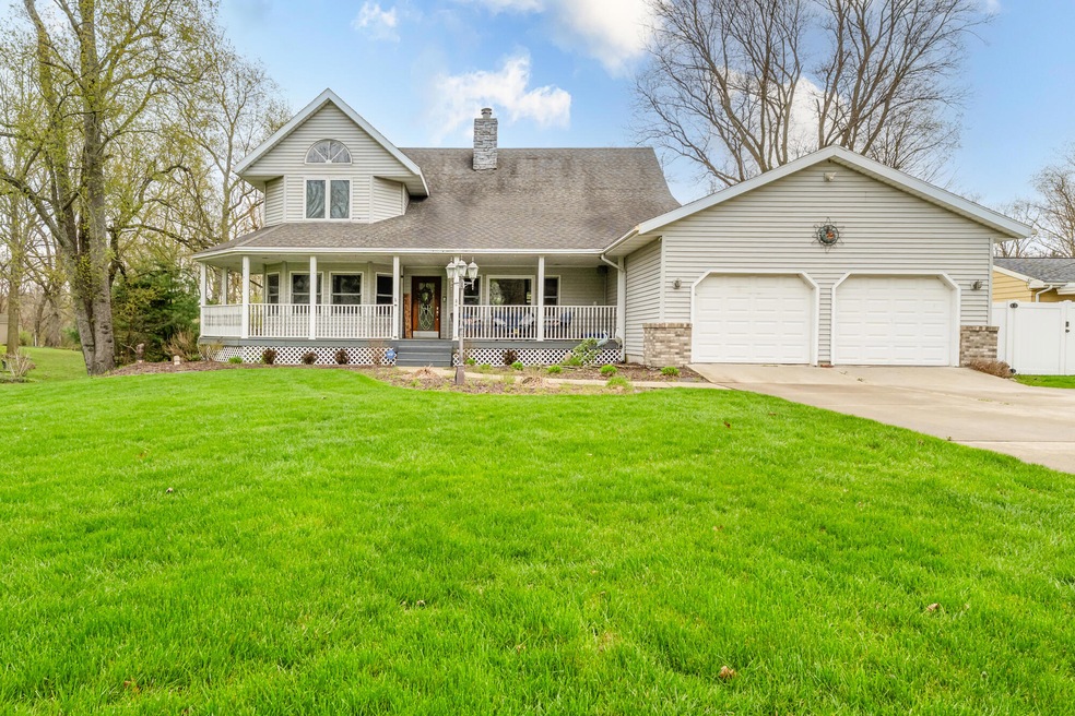 For Sale $519,900 • Co-Listing Agent