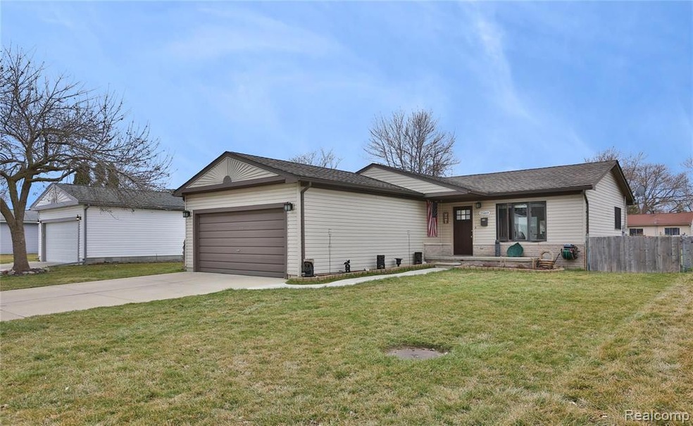 25169 Rose St, Roseville, MI 48066 - photo 1