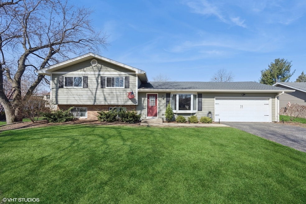 1N068 Darling St, Carol Stream, IL 60188 - photo 1