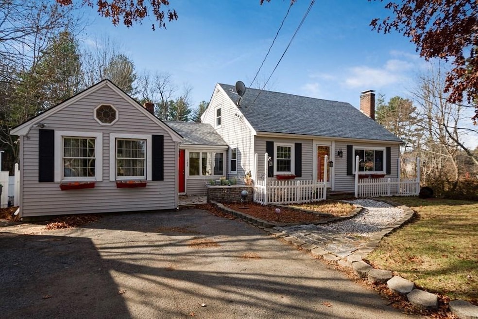 137 King St, Hanson, MA 02341 - photo 1