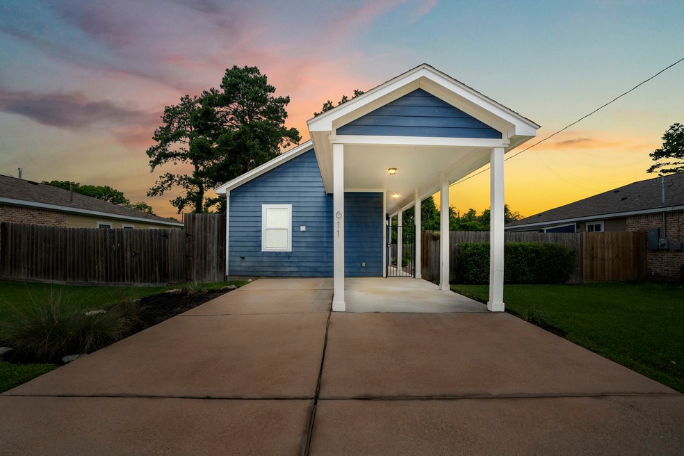 611 Foster St, Tomball, TX 77375 - photo 1