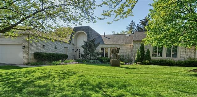 5158 Woodlands Trail, Bloomfield Hills, MI 48302 - photo 1