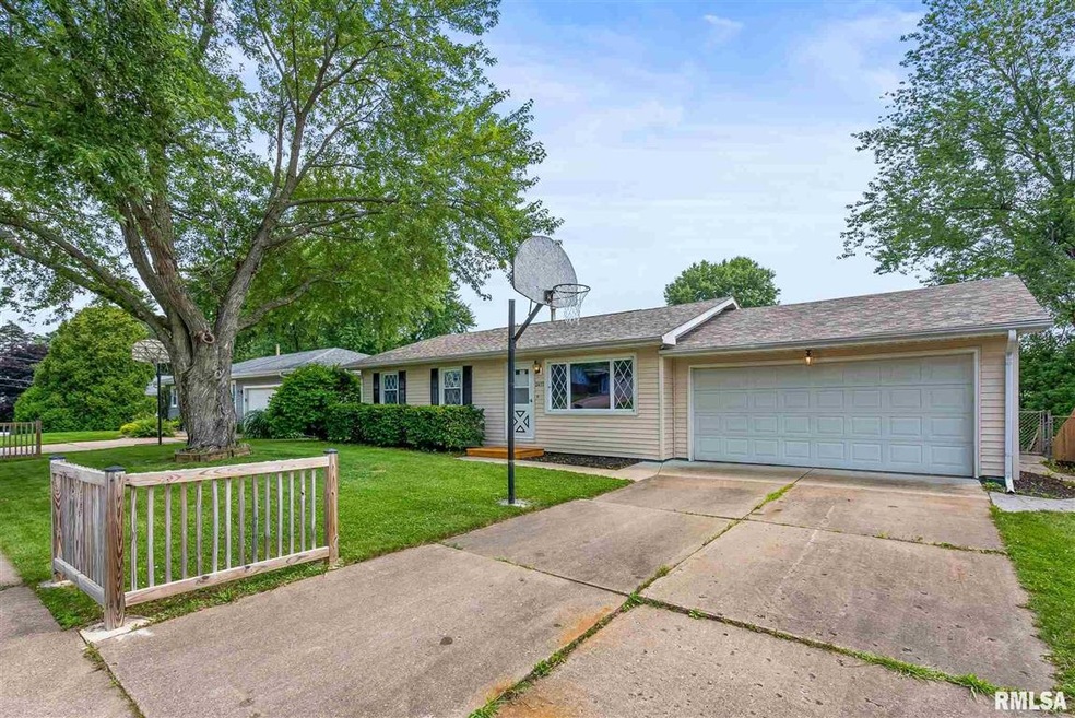 2417 W 44th St, Davenport, IA 52806 - photo 1