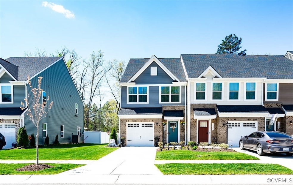 View of front of house featuring a front yard, cen