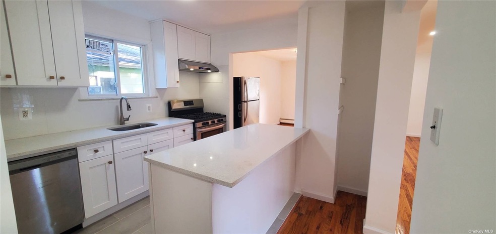 81-60 242nd St unit 1, Jamaica, NY 11426 - photo 1