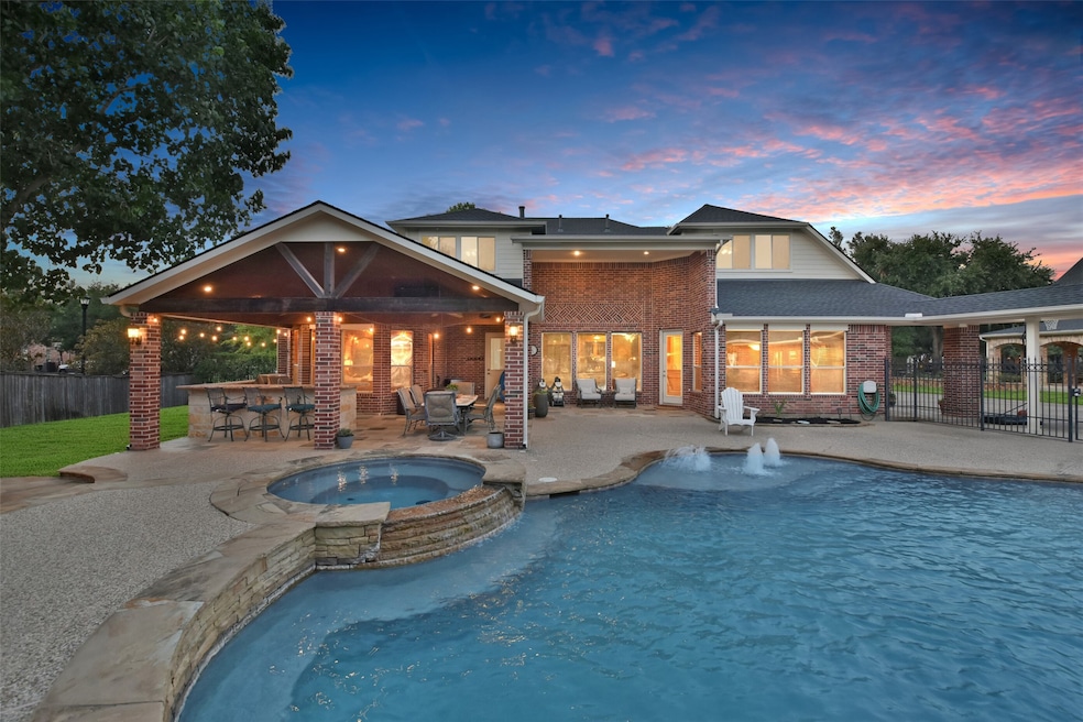 36,000-gallon sized pool with custom tanning shelf, and bench seating.