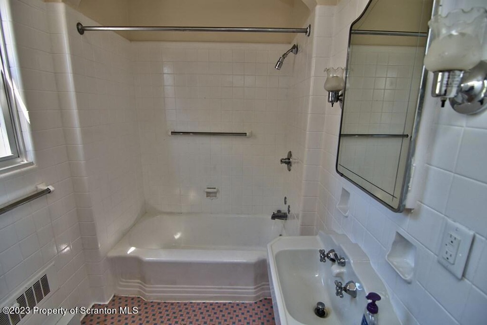 1515 Pine St Bottom, Scranton, PA 18510 - photo 1