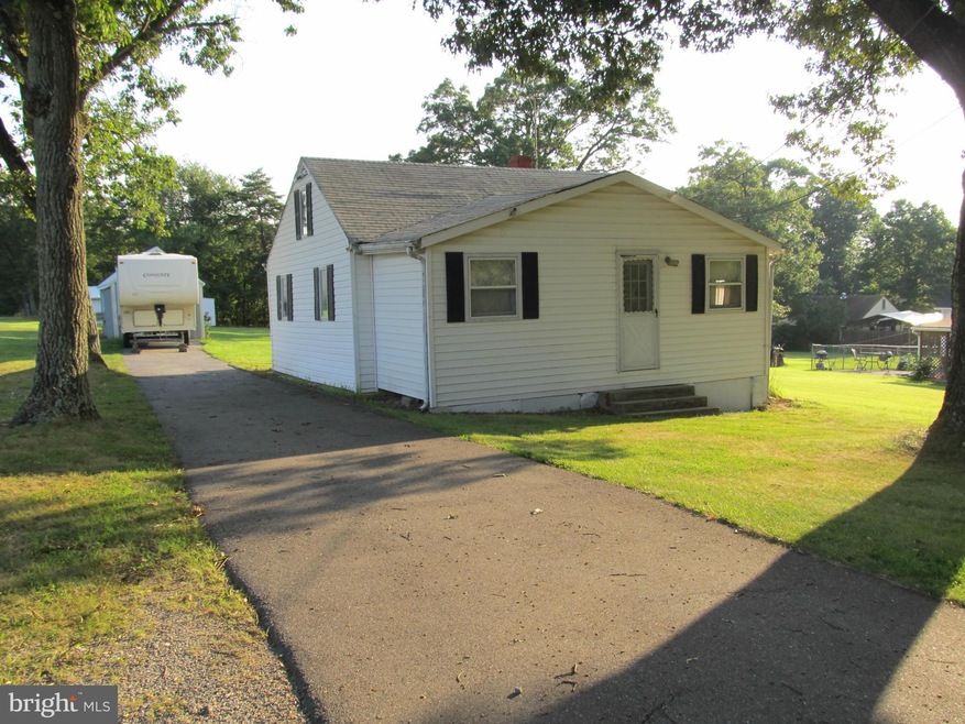 4307 Aitcheson Rd, Beltsville, MD 20705 - photo 1