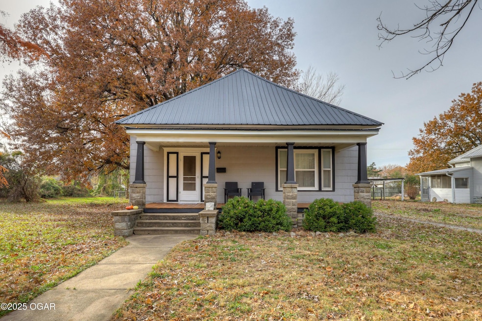 523 S Florida Ave, Columbus, KS 66725 - photo 1