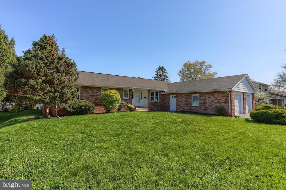 968 E Walnut St, Palmyra, PA 17078 - photo 1