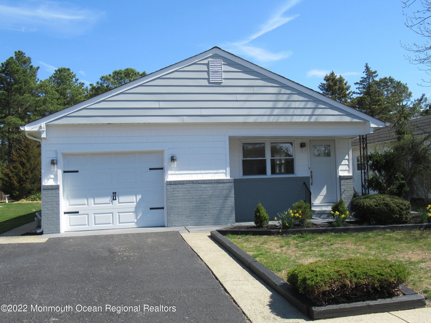 102 Torrey Pines Dr, Toms River, NJ 08757 - photo 1