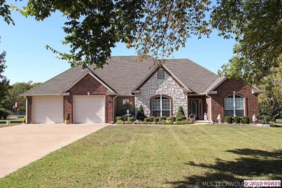 Beautiful home...Beautiful setting!!