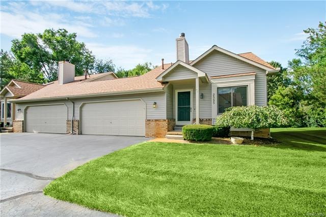 End unit - joined by garage only - no common inter