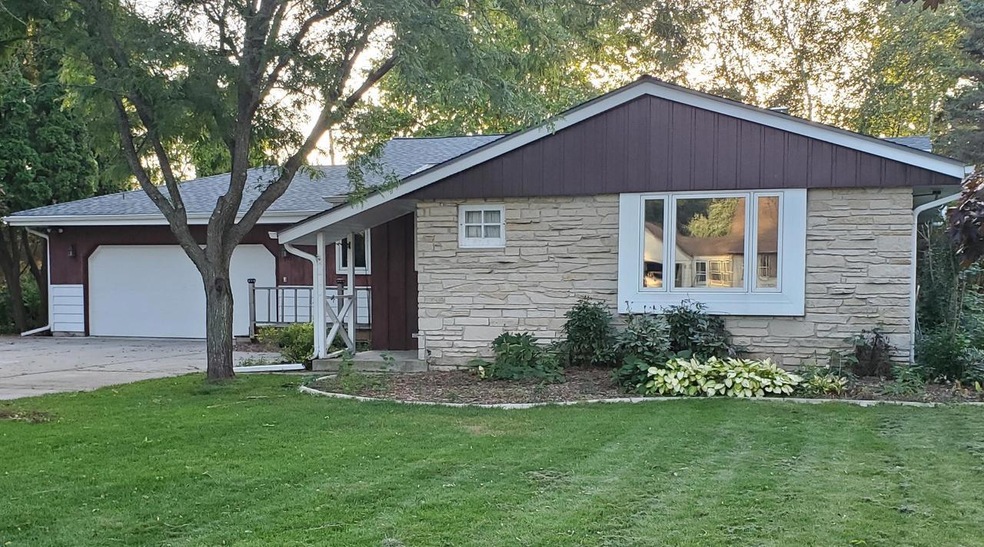 4715 N 134th St, Brookfield, WI 53005 - photo 1