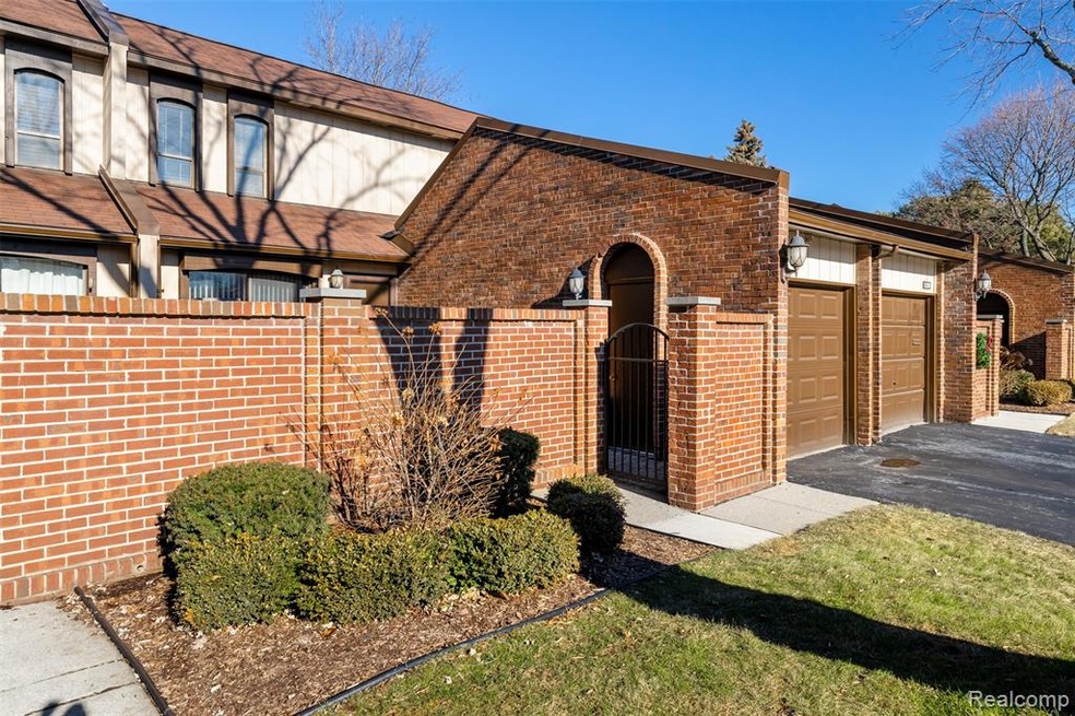 1223 Kirts Blvd unit C, Troy, MI 48084 - photo 1