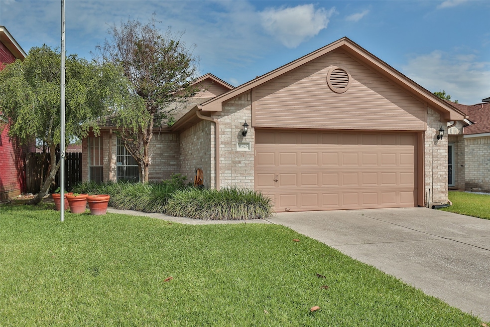 Stunning 3-bedroom, 2-bathroom home in Tomball, TX. Come see for yourself!
