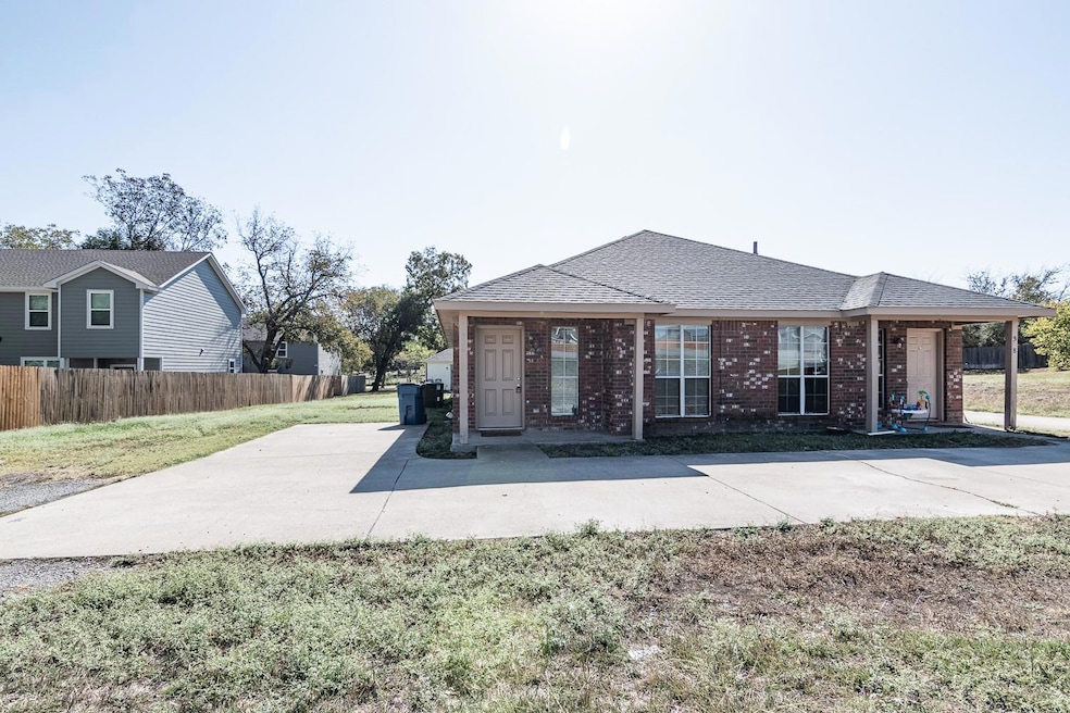 View of front of home featuring a front yard