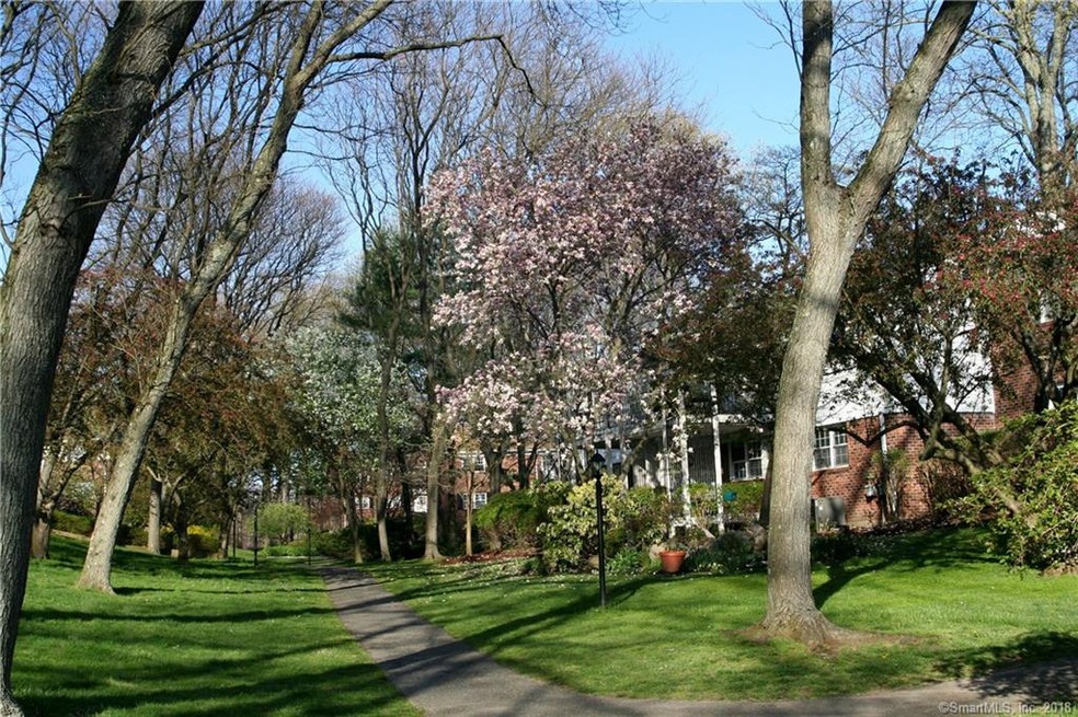 245 Unquowa Rd unit 54, Fairfield, CT 06824 - photo 1