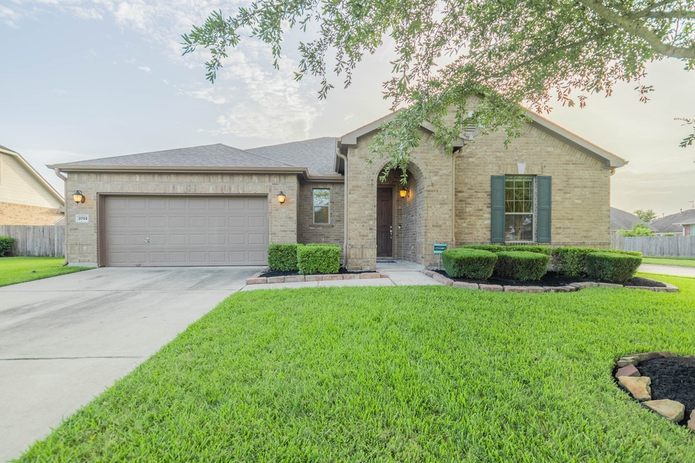 3702 Canterbury Park Dr, Pearland, TX 77584 - photo 1