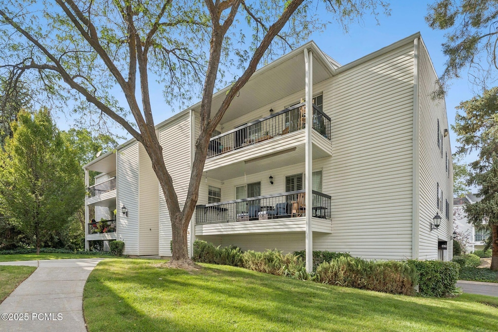 4040 S 685 E unit F, Salt Lake City, UT 84107 - photo 1