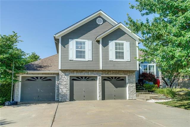 1709 Longhorn Ln, Raymore, MO 64083 - photo 1