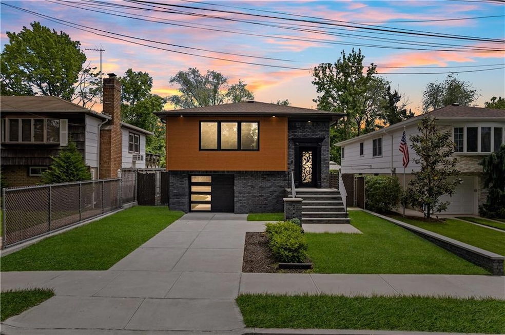 164 N Railroad St, Staten Island, NY 10312 - photo 1