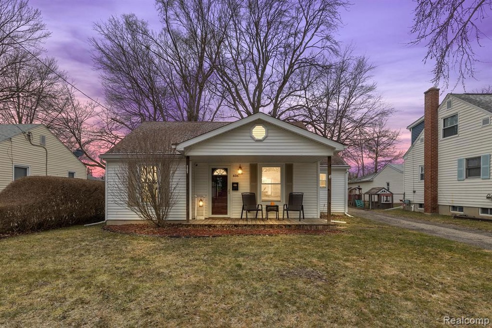 606 W 2nd St, Davison, MI 48423 - photo 1