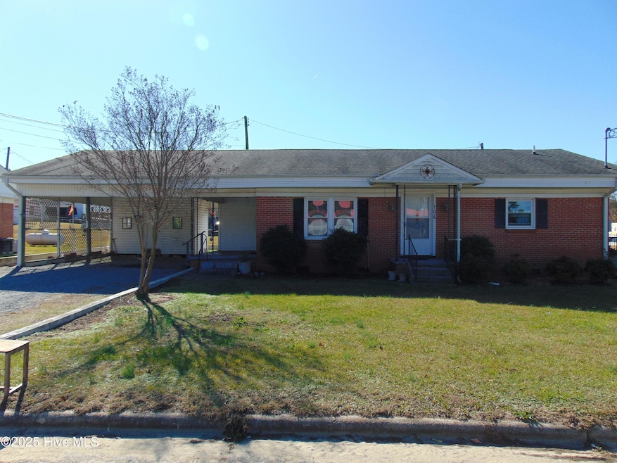 104 E Edgecombe St, MacClesfield, NC 27852 - photo 1