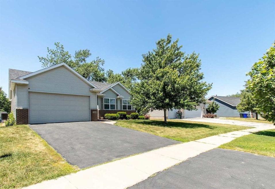 3024 27th St SW, Cedar Rapids, IA 52404 - photo 1