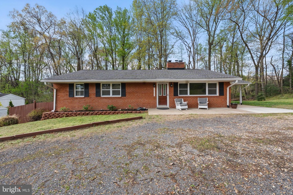3993 Orange St, Triangle, VA 22172 - photo 1