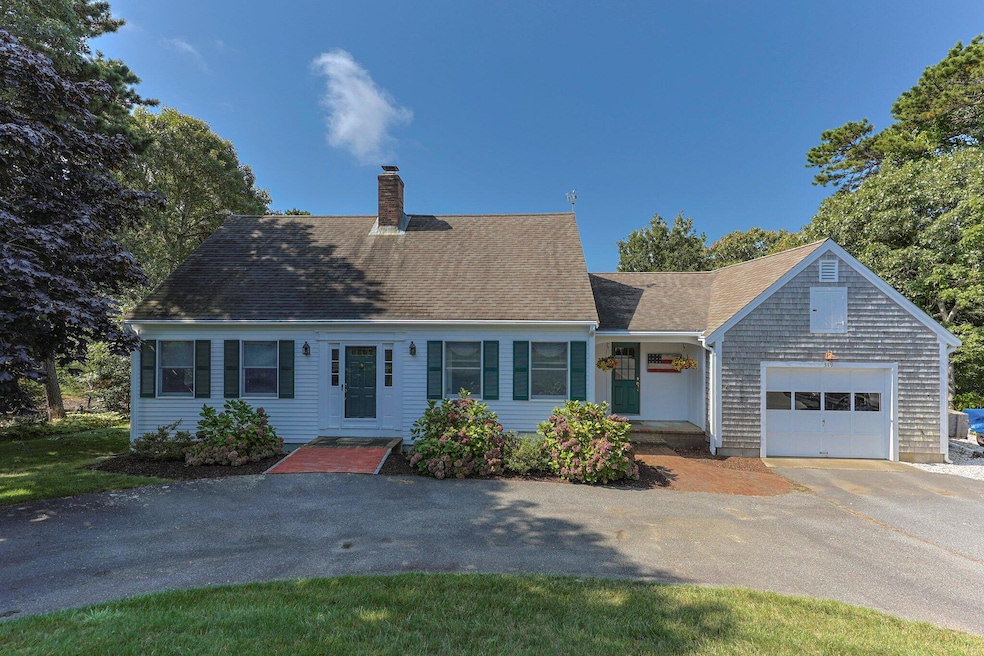 319 Riverview Dr, Chatham, MA 02633 - photo 1