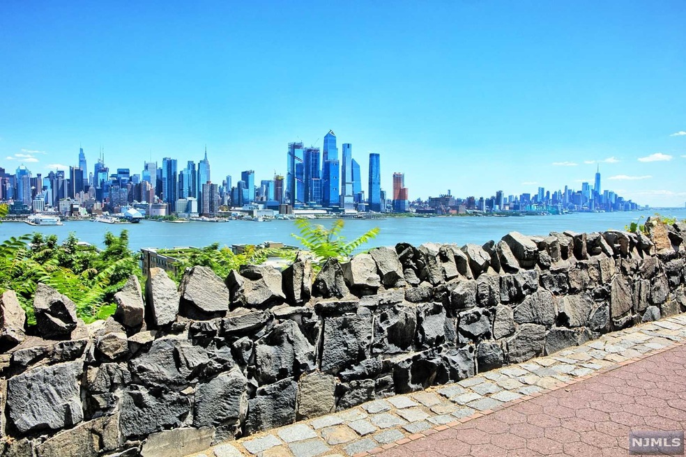 875 Boulevard E unit 19, Weehawken, NJ 07086 - photo 1