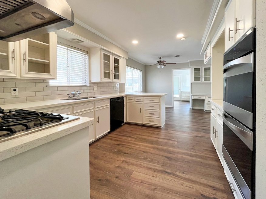 26410 Maplewood Dr, Spring, TX 77386 - photo 1