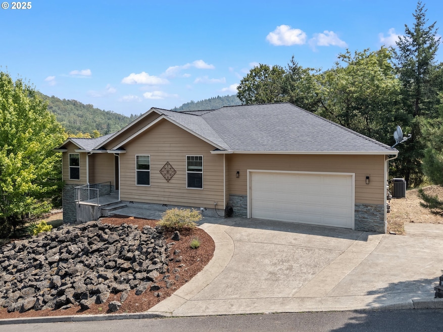 251 Winchester Creek Ave, Winchester, OR 97495 - photo 1