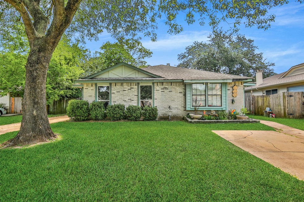 11016 Tridens Ct, Houston, TX 77086 - photo 1