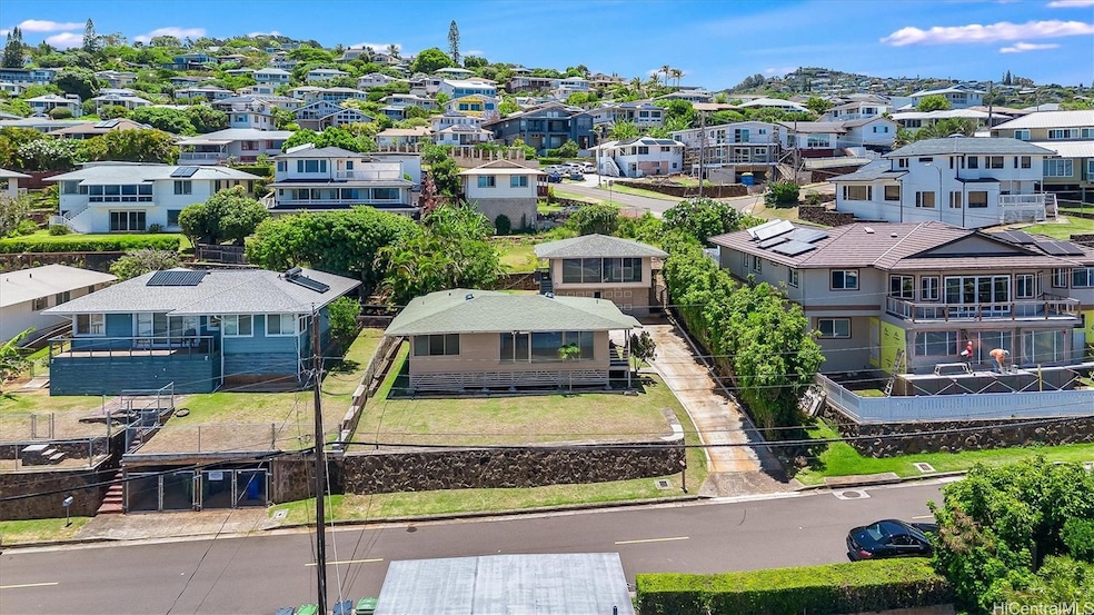 Great Property in Maunalani ~ Main dwelling & addi
