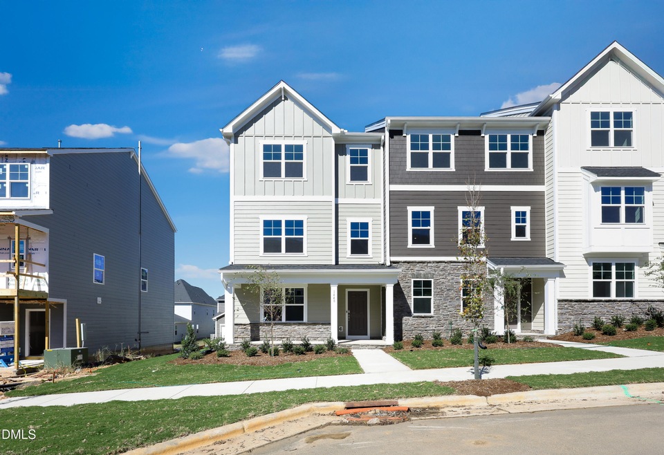 SUN_Stoneriver_Pic_Bradley_Front_1of2