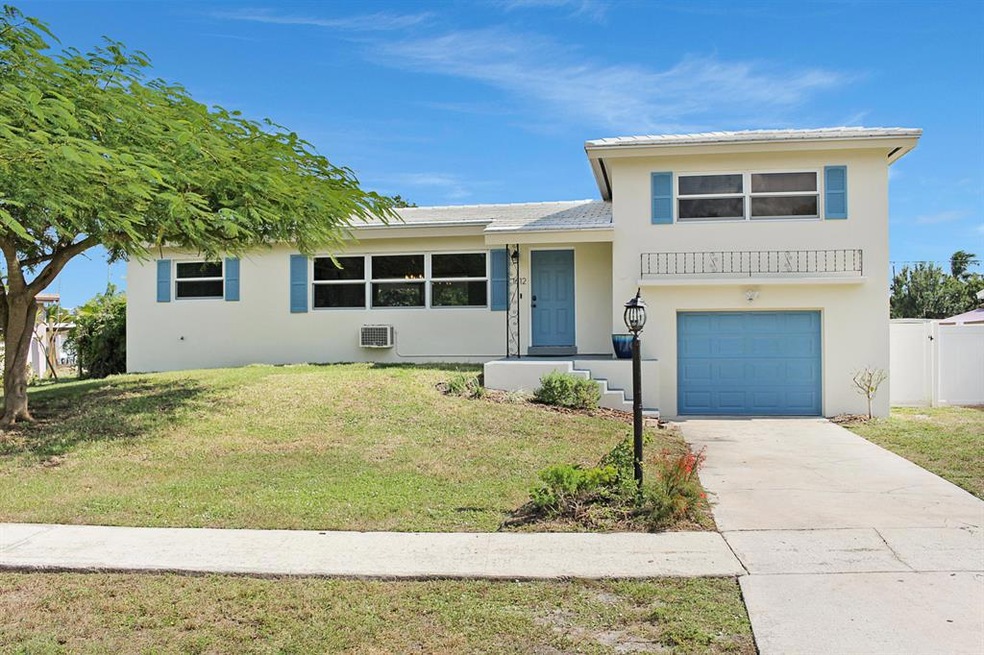 1612 Osborne Cir-Exterior