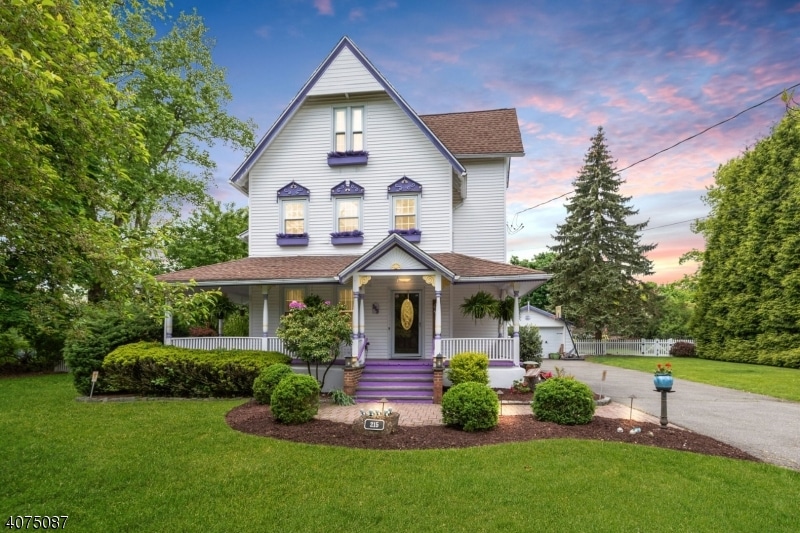 Sold $883,000 • Co-Listing Agent