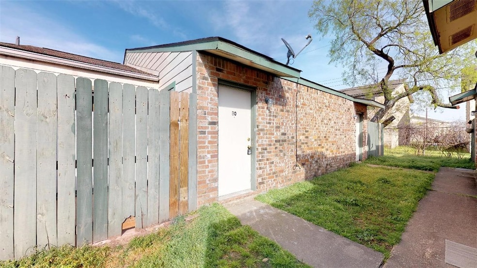 725 Peppertree Dr unit 30, Bryan, TX 77801 - photo 1