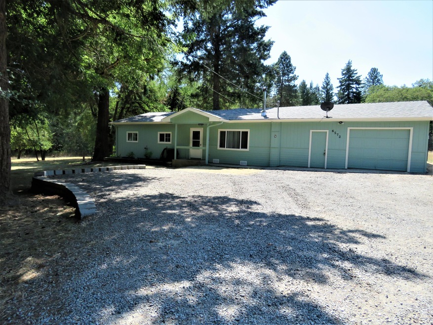 6572 Cypress Dr, Central Point, OR 97502 - photo 1