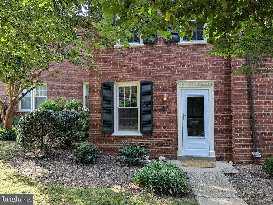 1201 S Barton St unit 143, Arlington, VA 22204 - photo 1