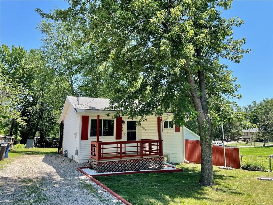 4509 SW 2nd St, Des Moines, IA 50315 - photo 1