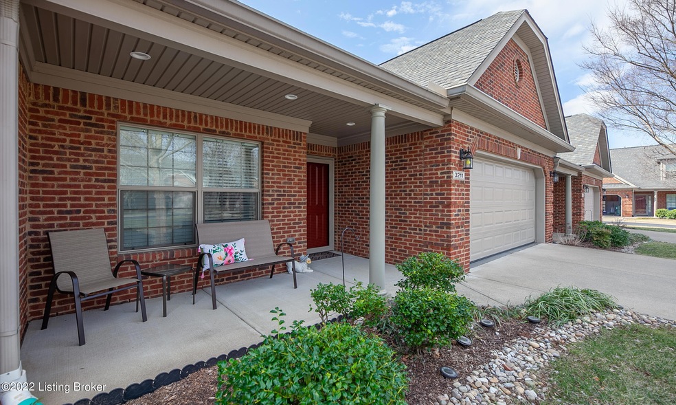 3211 Brittany Pointe Ln, Louisville, KY 40220 - photo 1
