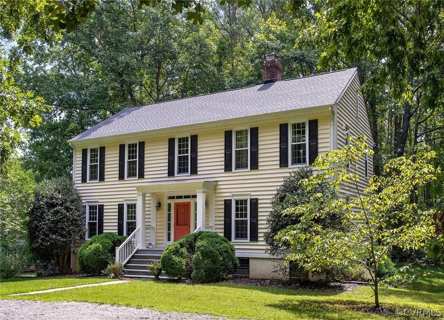 Stately, classic colonial with a total of 3787 fin